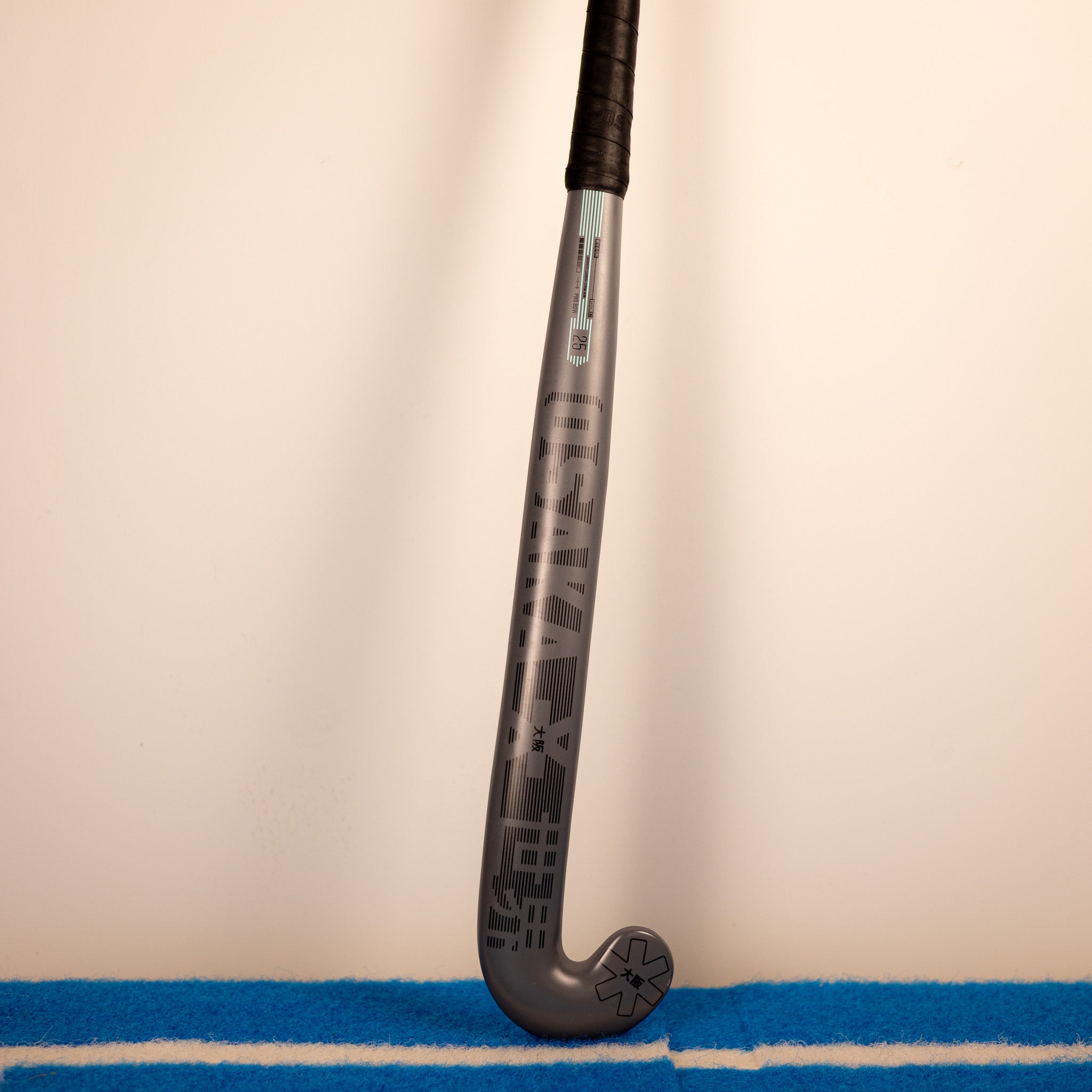 Osaka Vision 25 Show Bow Hockey Stick Grey/Black EX DEMO