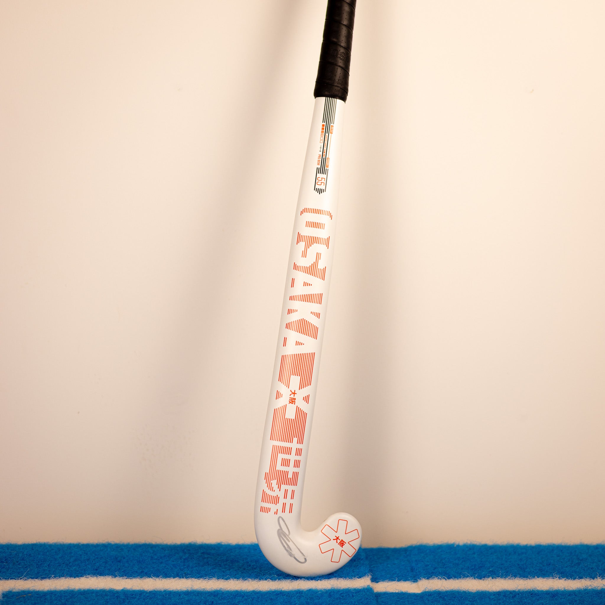 Osaka Vision 55 Pro Bow Hockey Stick White/Red EX DEMO