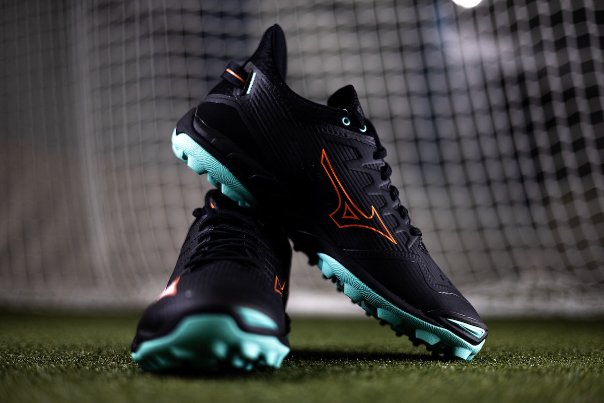 Mizuno Wave Leopardus Hockey Shoes Black/Tangelo/Ice Green 25/26 | ONE Sports Warehouse