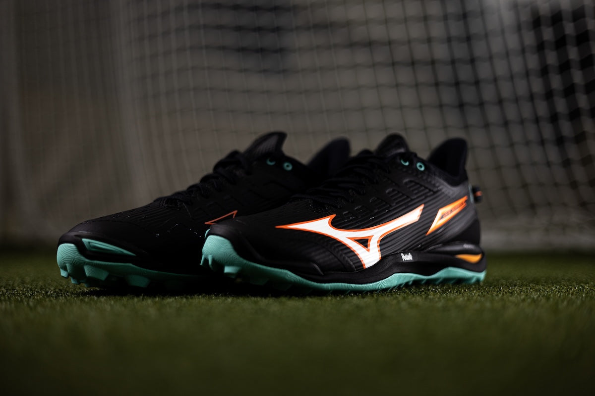 Mizuno Wave Leopardus Hockey Shoes Black/Tangelo/Ice Green 25/26 | ONE Sports Warehouse