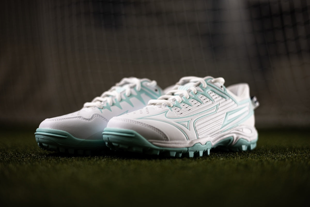 Mizuno Wave Lynx 2 Junior Hockey Shoes White/Blue Tint 25/26 | ONE Sports Warehouse